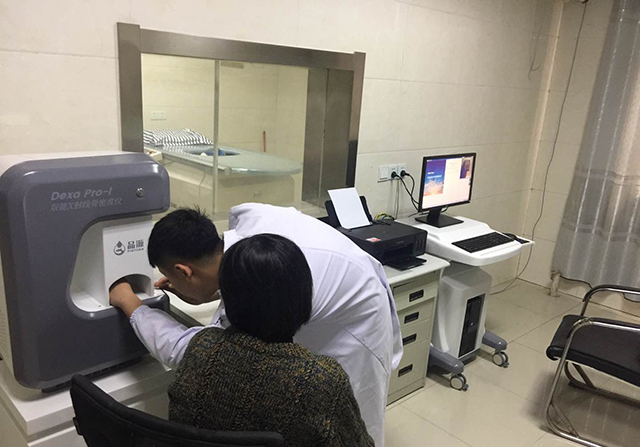 年輕人檢測骨密度選擇超聲骨密度檢測儀的還是X射線骨密度檢測儀的？